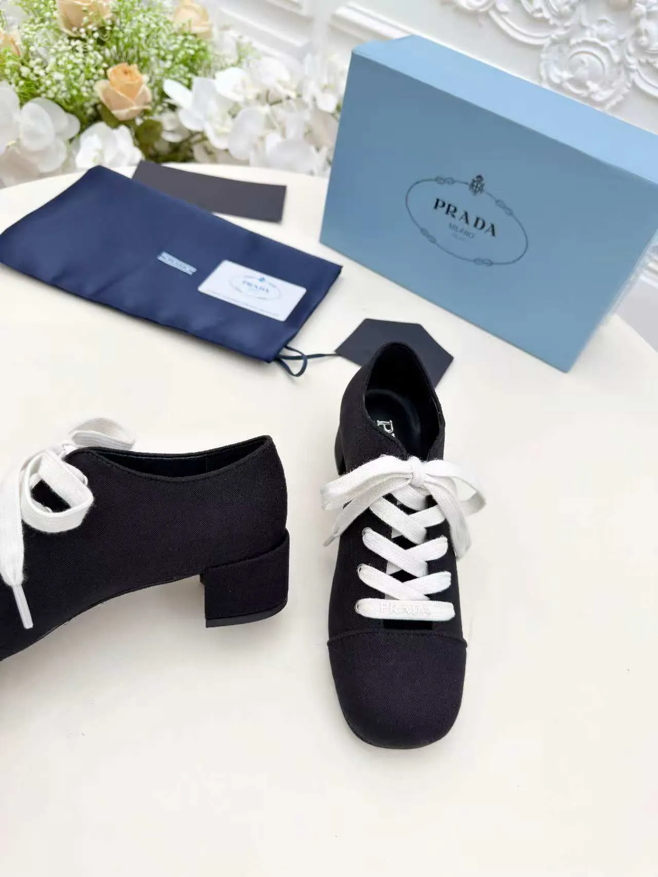 👟👟Ex-factory price 560👟👟 PRADA ²⁰²5𝐬𝐬Prada’s new spring and summer products, the strength of Mary Jane shoes is coming. Prada Glow limited-time store is a very shiny item 2025S super hot series hot product, major Internet celebrities Qiao Xin, Cheng Xiao, Liu Lingzi have the same round-toe triangle buckle (Mary Jane shoes)! Fashionable and versatile nice items, beauties from all walks of life have stood firm, exclusive new releases! Sisters who like to wear high heels but are afraid of getting tired, take a look, the square thick heels definitely make your steps light, your feet are 100% not tired, and you can get on your feet steadily and easily! 🥰The triangular logo has the same concave and convex feel as the original, and the square thick heel is matched with the original Italian leather outsole. Heel height 5.5cm Size: 35-40 (41 customized)
